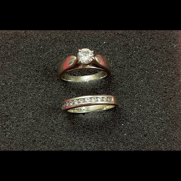 Certified Kay Jewelers .5karat center stone engagement ring. With wedding band